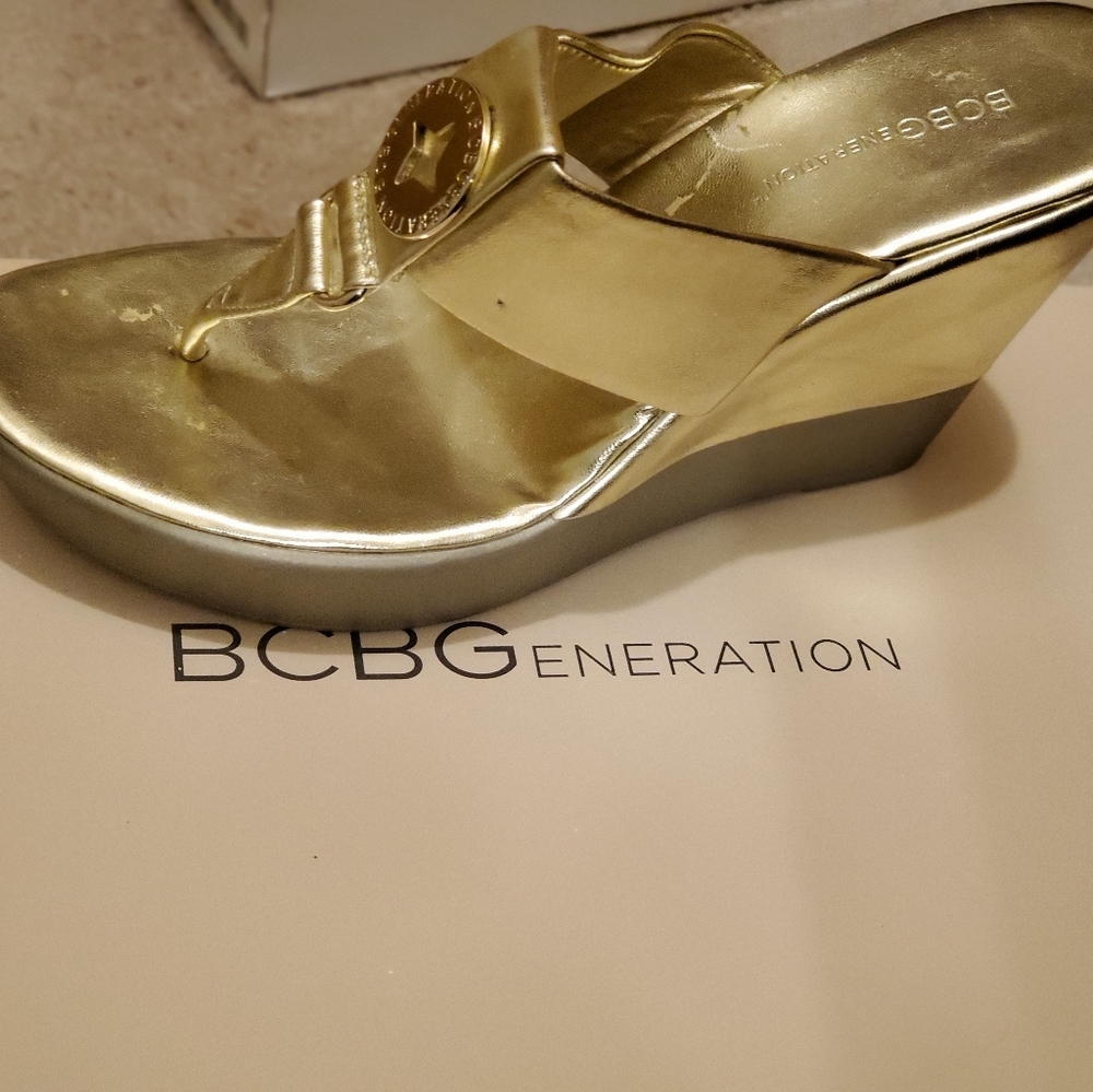 BCBG GOLD WEDGE HERL
